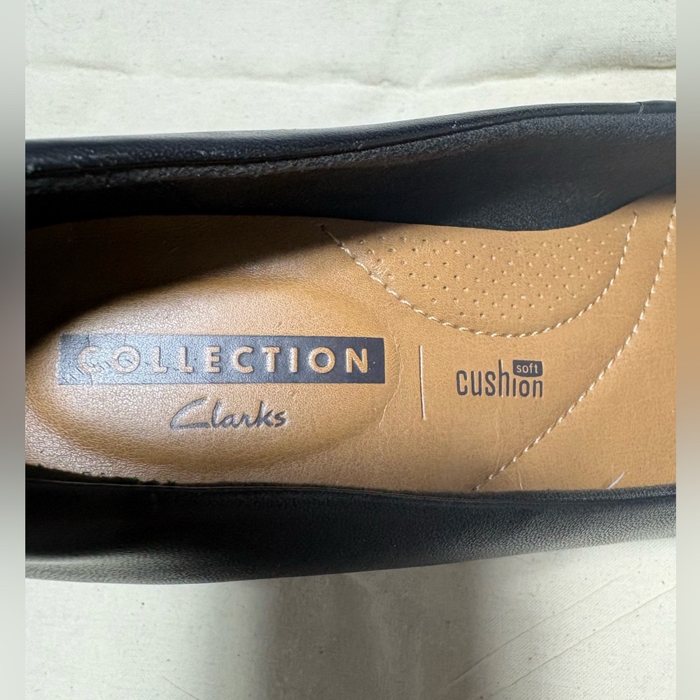 Clarks Women's Black Leather heels. - Picture 4 of 8